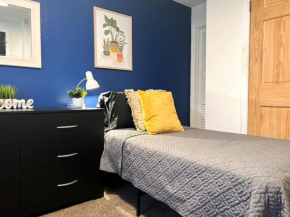 House 4 Beds plus Sofa Bed Sleeps 7 Big Driveway